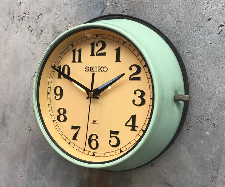 1970s Green Seiko Retro Vintage Antique Steel Quartz Wall Clock 1970s Green Seiko Retro Vintage Antique Steel Quartz Wall Clock