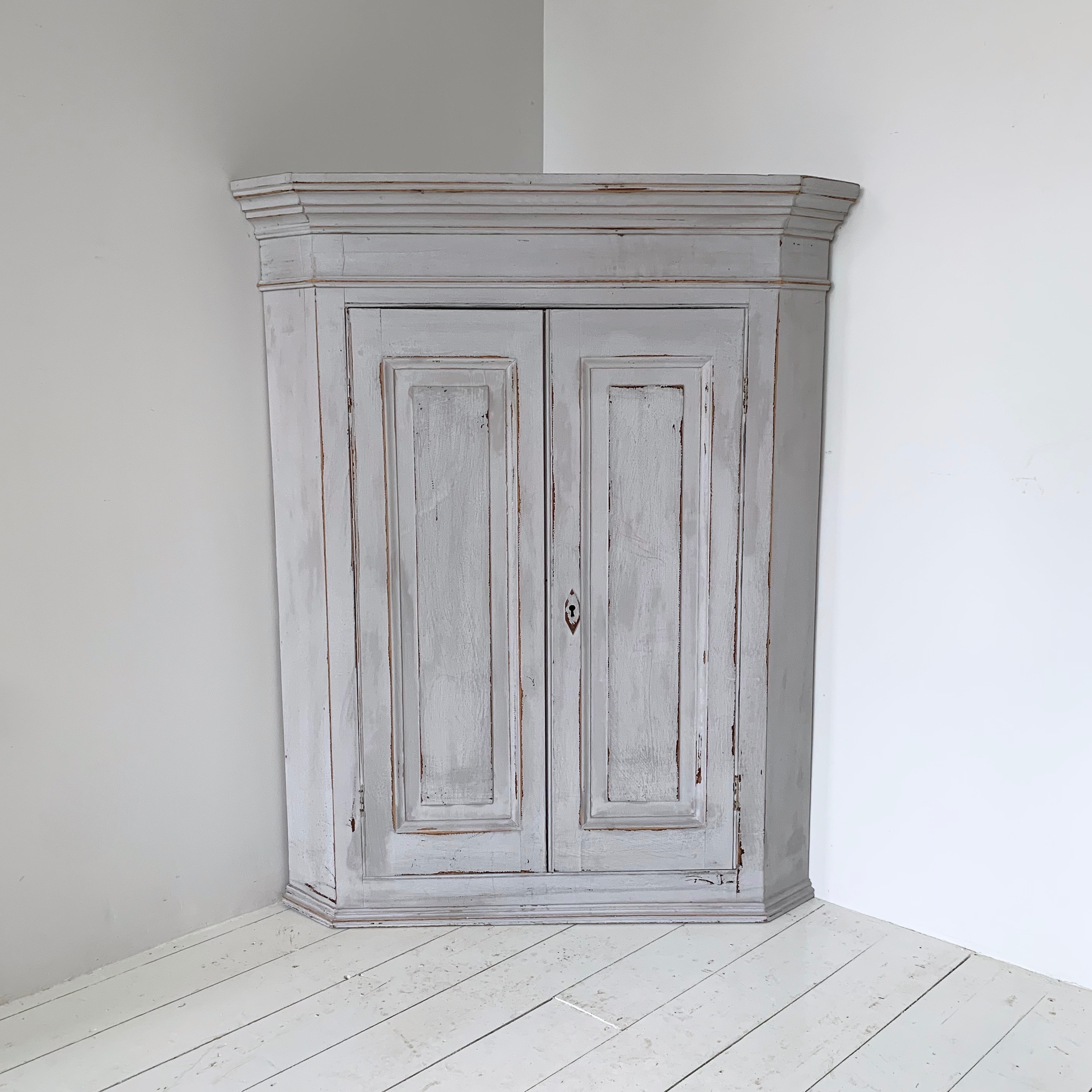 Distressed Grey Painted Corner Unit Vinterior