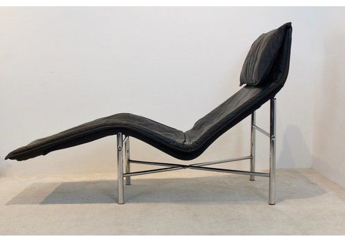 black chaise lounge
