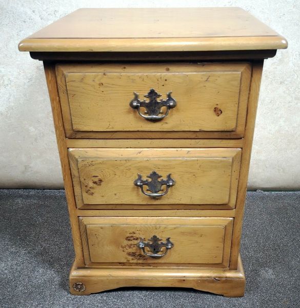 Royal Oak Furniture Oak Bedside Chest Of Drawers Royal Oak