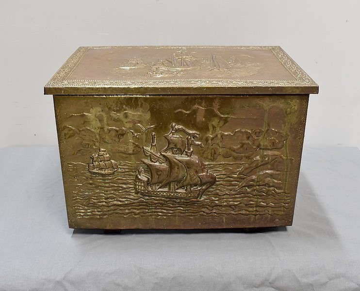 Early 20th Century Art Deco Brass Brass Storage Trunk Vinterior