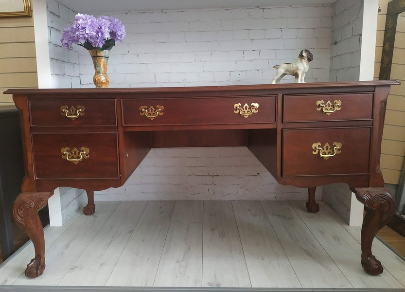 Traditional Carved Mahogany Vintage Leather Top Executive Office Desk Ellis Line By Sligh Sligh Vinterior