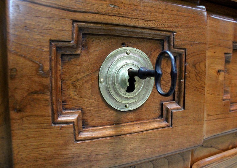 Solid Walnut Crossbow Commode, Louis XV / Louis XVI Transition Period, 18th photo 7079.19