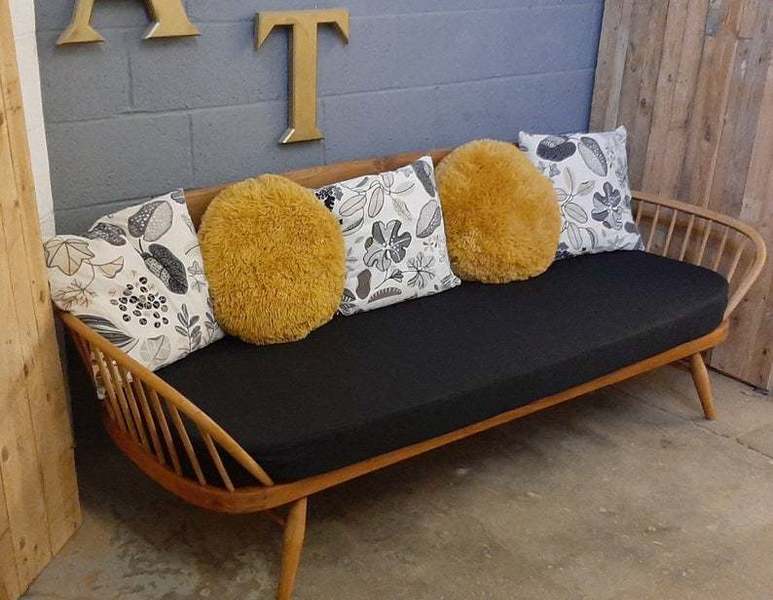Fully Restored Beautiful Vintage Ercol Day Bed / Studio Couch Mid