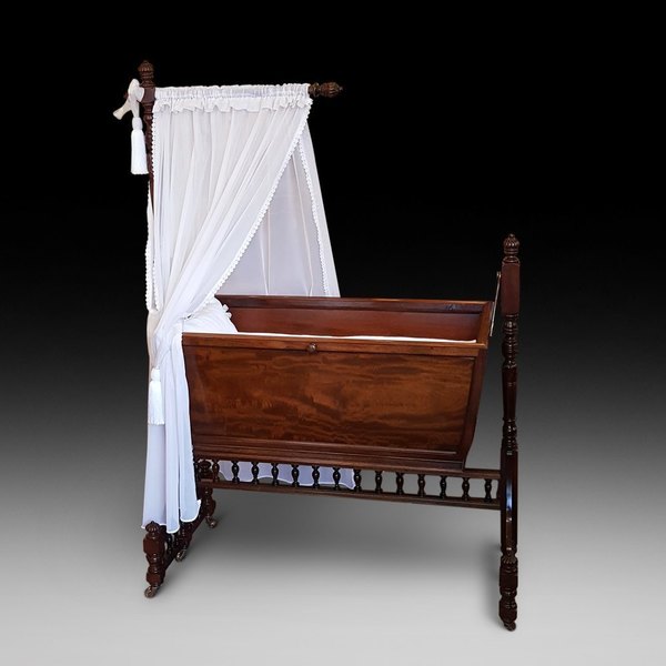 1800s British Antique Late Victorian Mahogany Cot Vinterior