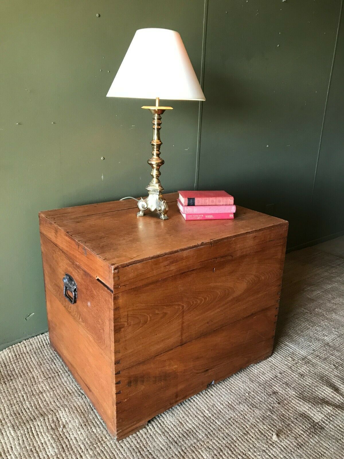 very lamp table