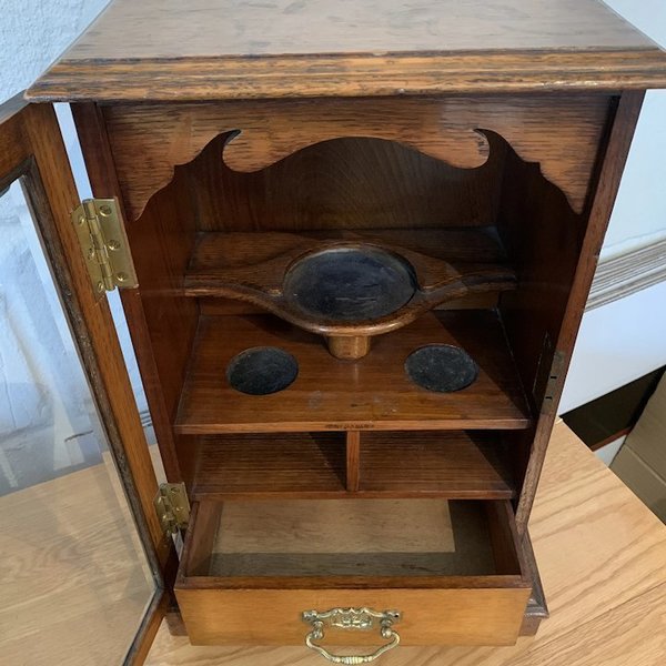 Victorian Smokers Display Vinterior