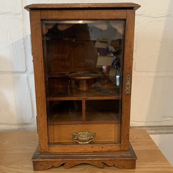 Victorian Smokers Display Vinterior