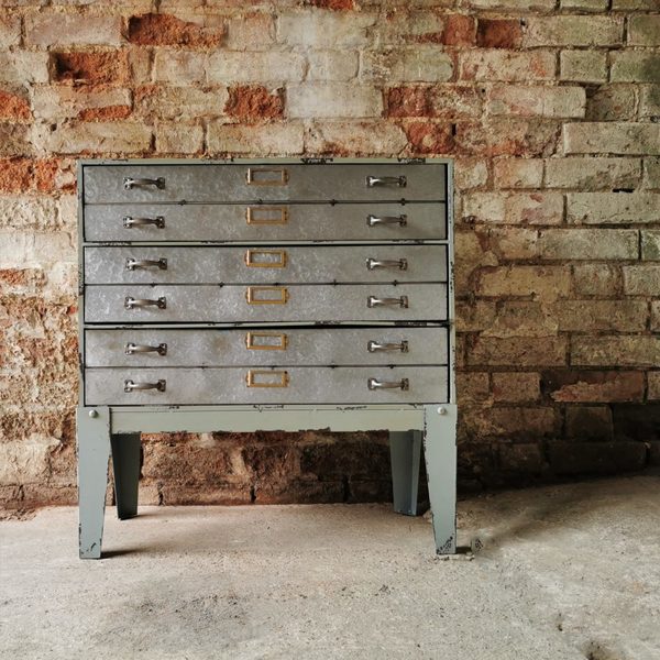 Industrial Metal Plan Chest Vinterior