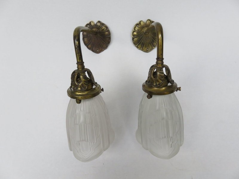 Art Nouveau Wall Scones "Water Lilies", France, Frosted Glass And Bronze, Set Of 2
