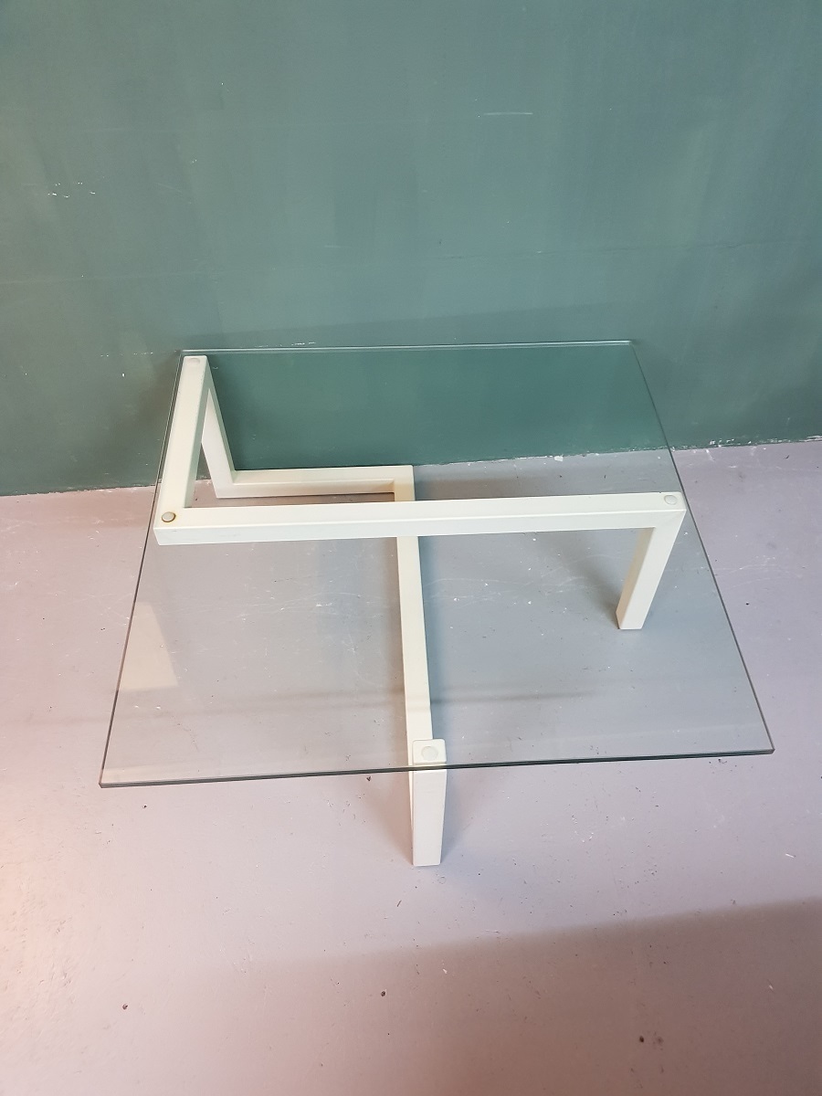 Late 20th Century White Glass Rectangle Coffee Table Vinterior