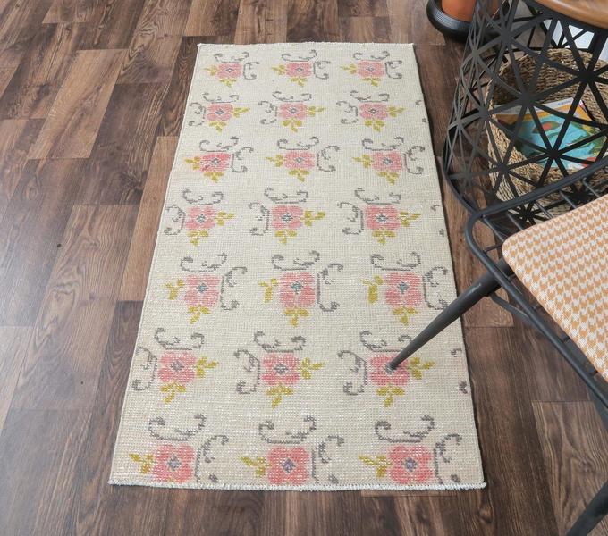 Mid 20th Century Shabby Chic Wool Oushak Rug 67x131cm | Vinterior