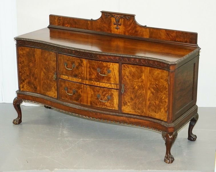 Victorian Thomas Chippendale Claw & Ball Feet Sideboard Flamed Curl