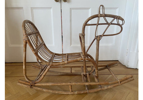 Charming and Rustic Vintage Rocking Chairs | Vinterior