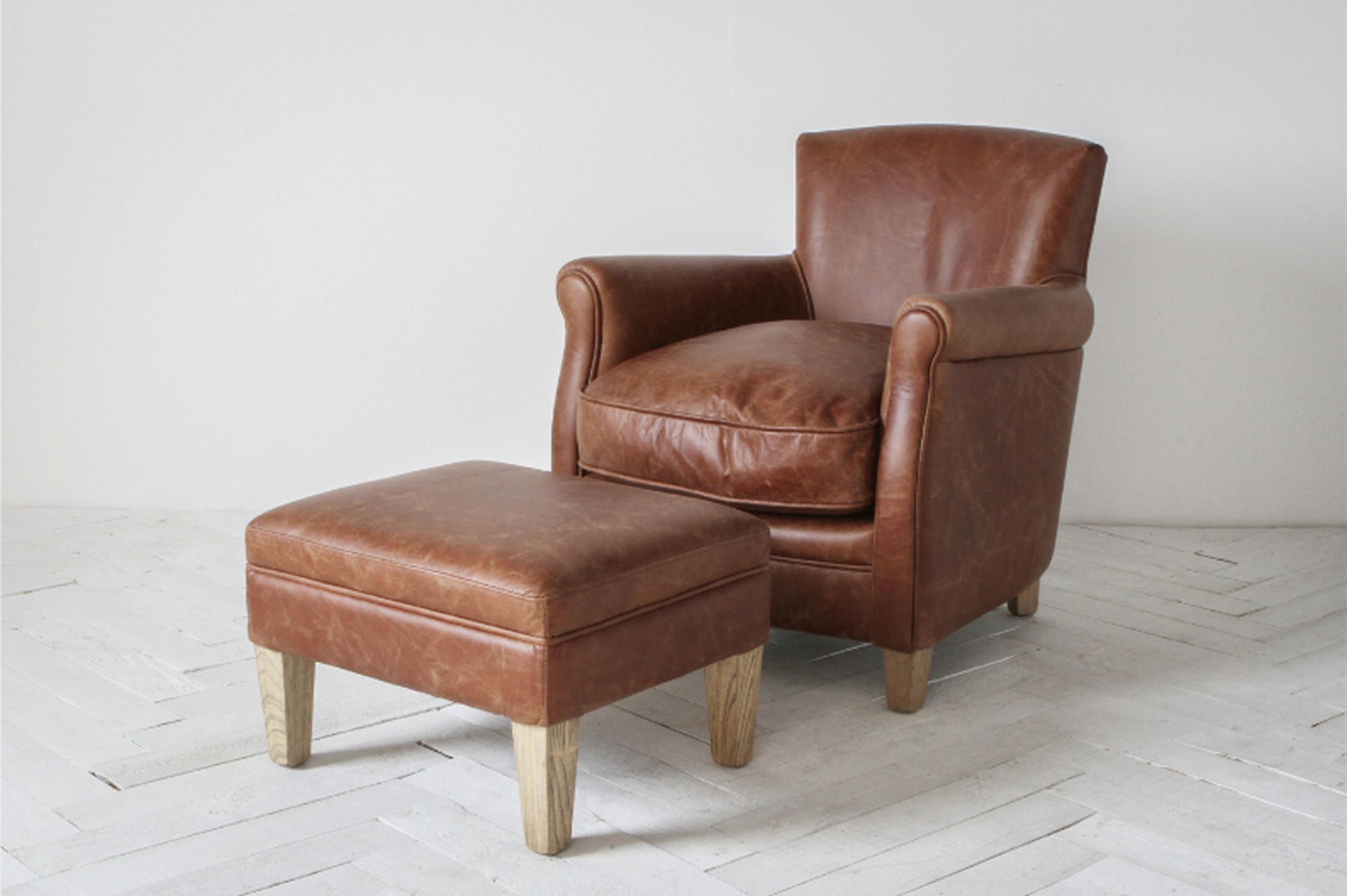 Remington Leather Lounge Chair Footstool Set In Vintage Brown Vinterior