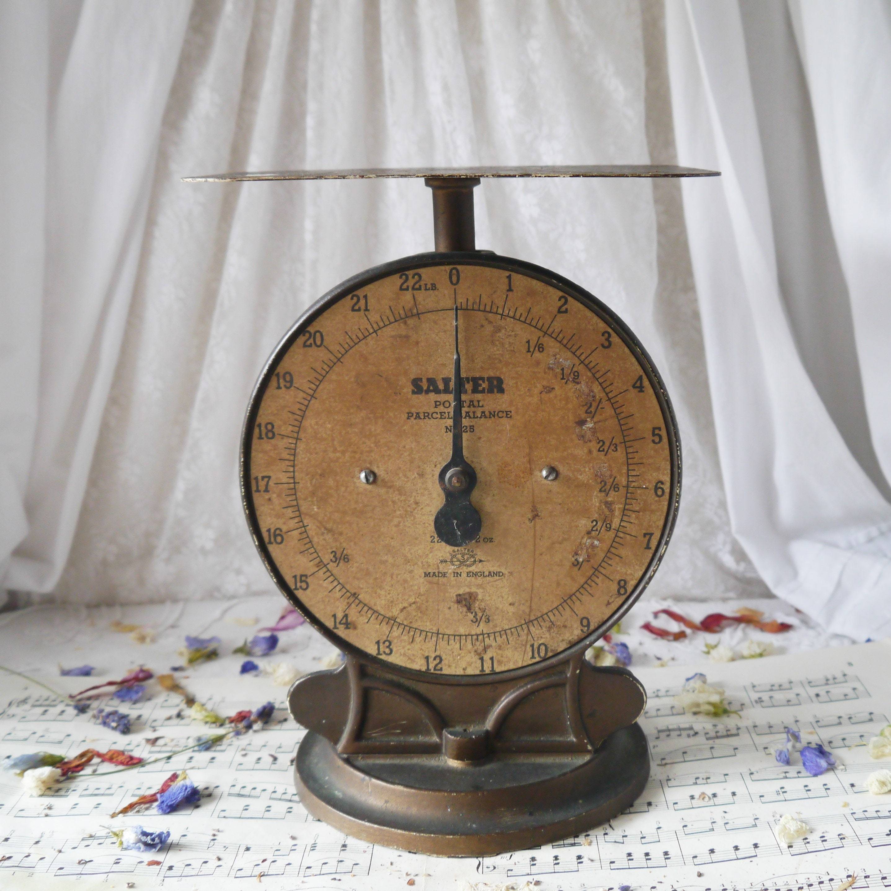 Vintage counter top scale balance, old farmhouse kitchen scale, retro