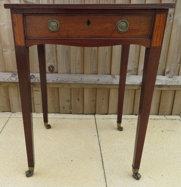 A Very Elegant Early 19th Century Mahogany & Satinwood Inlaid Side Lamp Writing Table